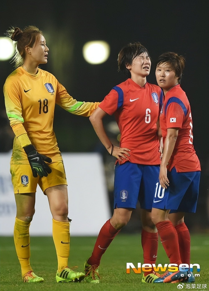 九游官网-韩国女足展现团队力量，应对困难取得胜利