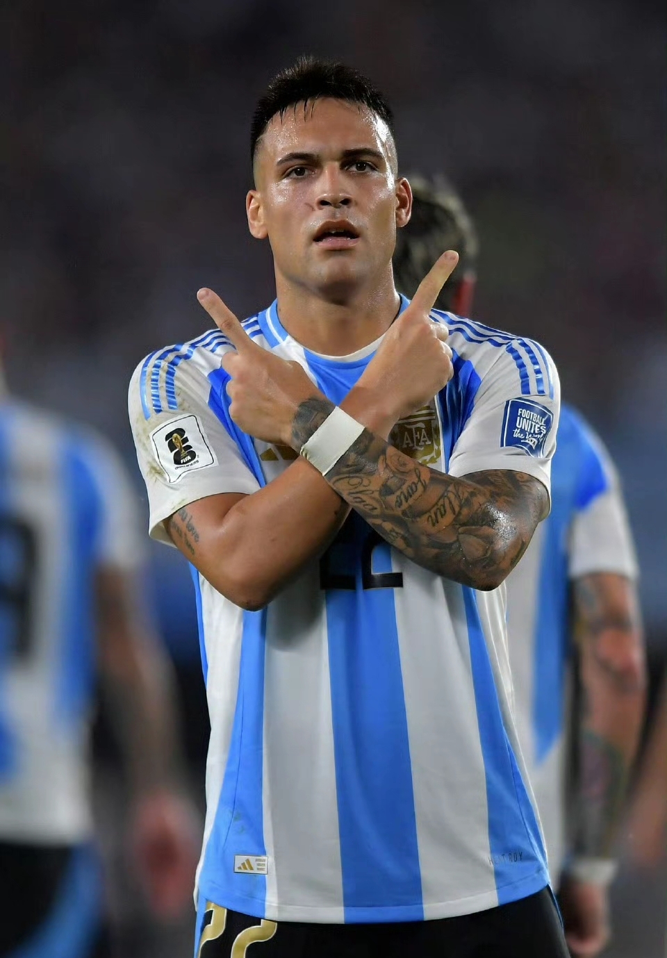 包含阿根廷球星转会传闻缠身，或将重返国家队的词条